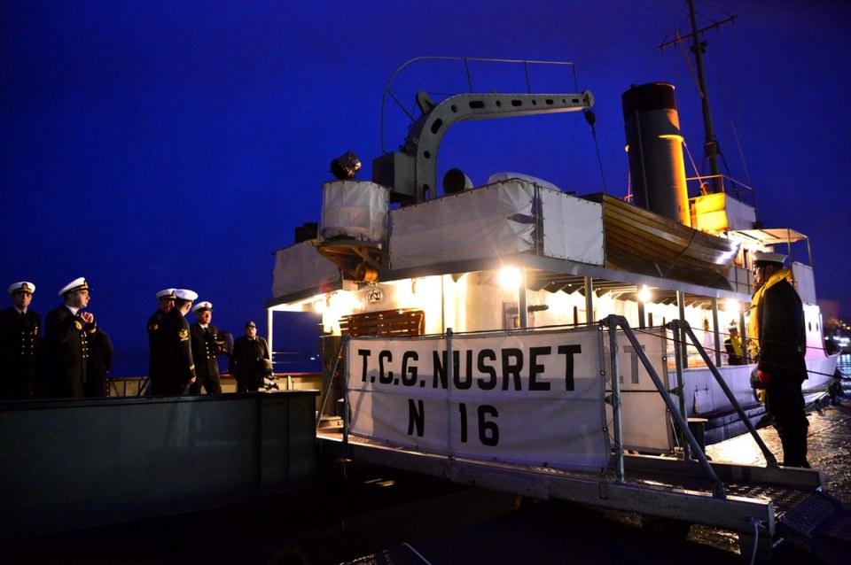 <p>Çanakkale Deniz Müzesi Komutanlığı Yüzer İskelesi'nde bağlı bulunan "TCG Nusret (N-16)", sabah 07.15'te buradan avara edilerek 103 yıl önce mayınlarını döktüğü rotada ilerledi. </p>
<p> </p>