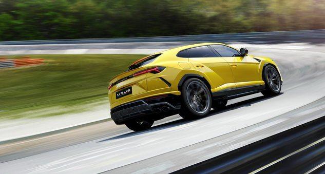 <p>Lamborghini Urus</p>
