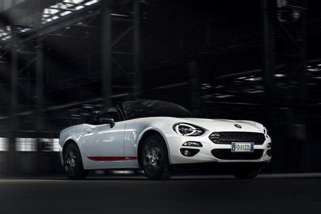 <p>Fiat 124 Spider S-Design</p>
