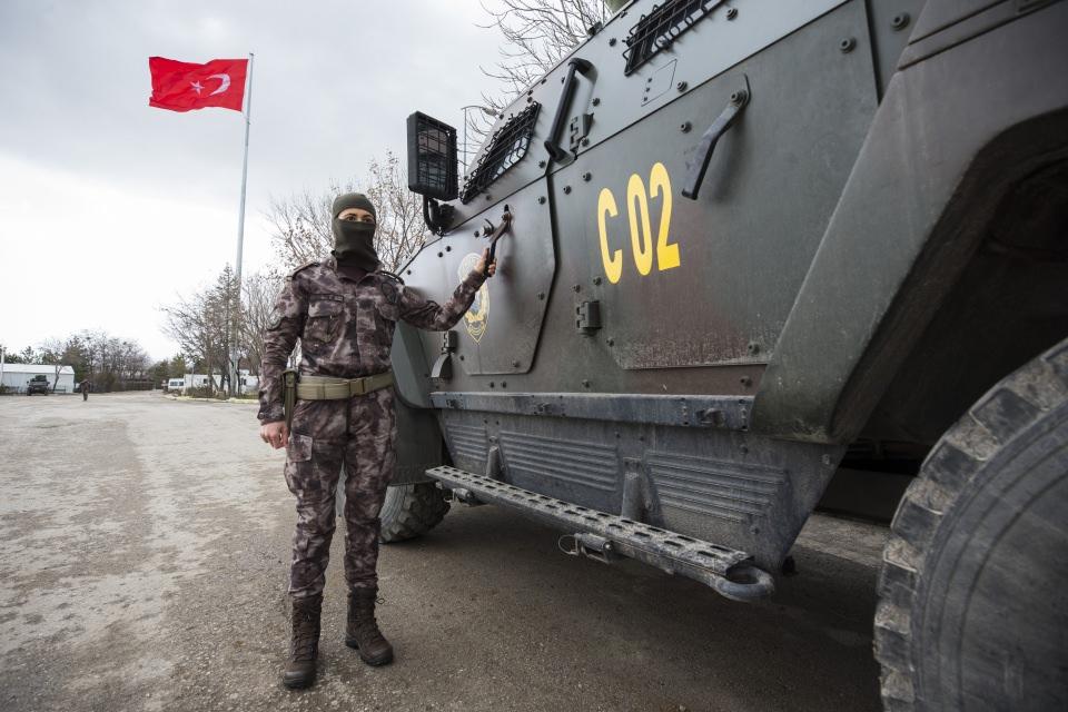 <p>Asker ve polisin sevildiği ve onlara saygı duyulduğu bir ailede yetiştiğini belirten K.D, suç ve suçluyla mücadelede etkin görev alabilmek amacıyla bilerek ve isteyerek polislik mesleğini seçtiğini söyledi.</p>

<p> </p>
