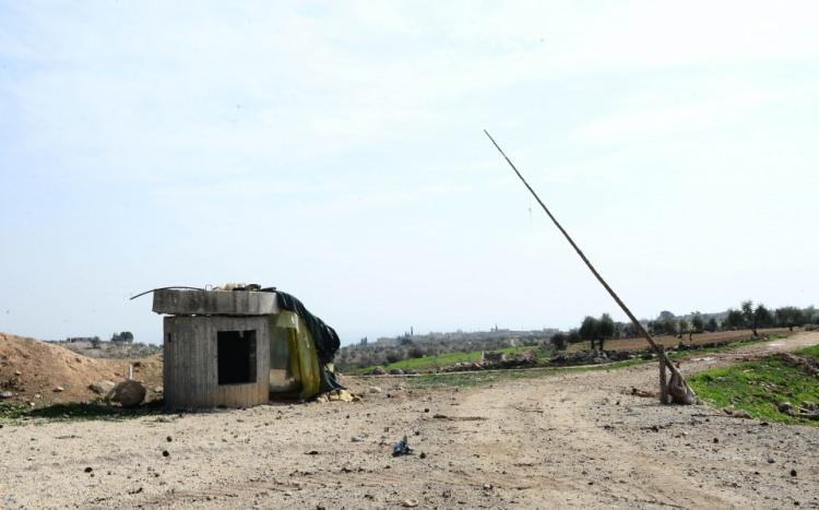 <p>Bafilun Dağı'ndaki terör kampı görüntülendi</p>

<p>Zeytin Dalı Harekatı kapsamında stratejik öneme sahip Bafilun Dağı'nda terör örgütü YPG/PKK'nın eğitim kampı olarak kullandığı alan ile 10 metre derinliğe kazılmış, çok sayıda odası bulunan sığınak AA ekibince görüntülendi.</p>

<p> </p>

<p> </p>
