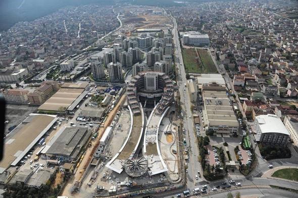 <p>11-Sancaktepe<br />
Bölge genelindeki eski ve niteliksiz yapılar, nispeten küçük müteahhit firmalar tarafından yerinde dönüşüm ile yenileniyor.</p>