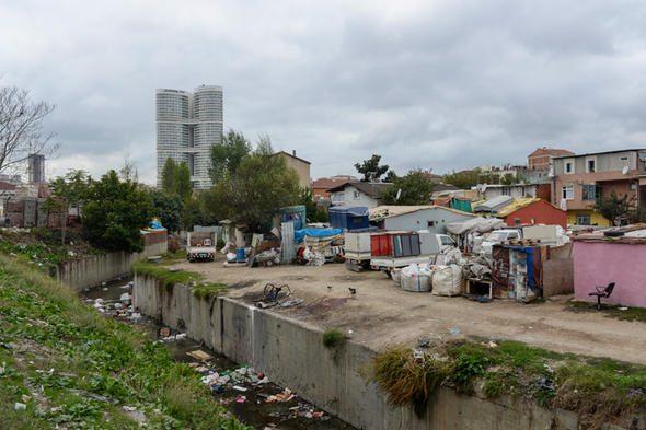 <p>“Projeden sonra Kadıköy’e ne girebileceğiz, ne çıkabileceğiz. Müthiş bir yoğunluk olacak. Yollar buna yetmeyecek. 28 katlı binanın içine kendimi koyamıyorum.” (Fikirtepe)</p>