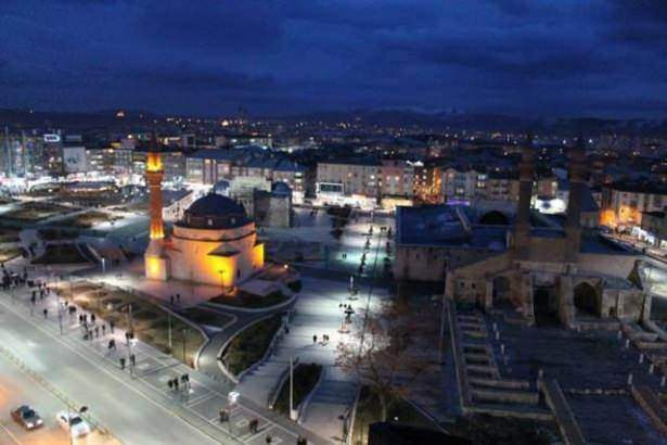 <p><strong>SİVAS</strong><br />
<br />
618.617 kişi.</p>
