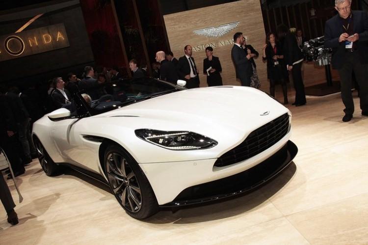 <p>ASTON MARTIN - DB11 Volante</p>
