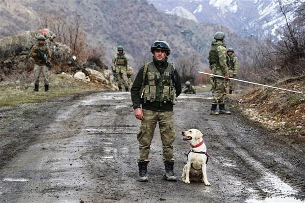 <p>Drone ile TNT'yi patlayıcıya bıraktıktan sonra kontrollü bölgeye geçerek, imhasını gerçekleştirdik" dedi.</p>

<p> </p>
