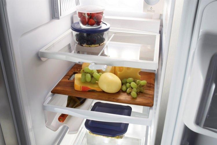 <p>Buzdolabı raflarınızı temizlemek içinde hidrojen peroksit kullanabilirsiniz.</p>
