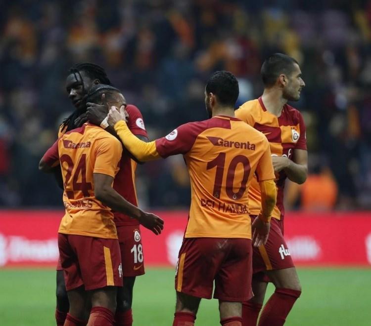 <p>65 milyon Euro'luk maaş bütçesi</p>
<p>2- Sermaye artırımı sayesinde gelecek para ile futbolcuların maaşını zamanında ödeyeceğiz. 65 milyon Euro'luk maaş bütçesini yeni sezonda daha aşağıya çekeceğiz.</p>