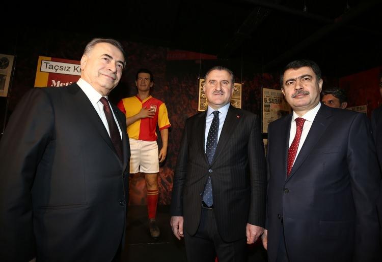 <p>Mete İkiz, G.Saray'ın 4 yıllık gelir-gider ve aksiyon planlarının 3 farklı senaryoya göre en ince ayrıntılarına kadar anlattı. Başkan Cengiz ise, "Asla bir daha bizi affedin diye kapınızı çalmayacağız. Son derece güvenilir ve reel bir tablo ile geldik. Size hiçbir zaman yalan söylemeyeceğiz" dedi. </p>
