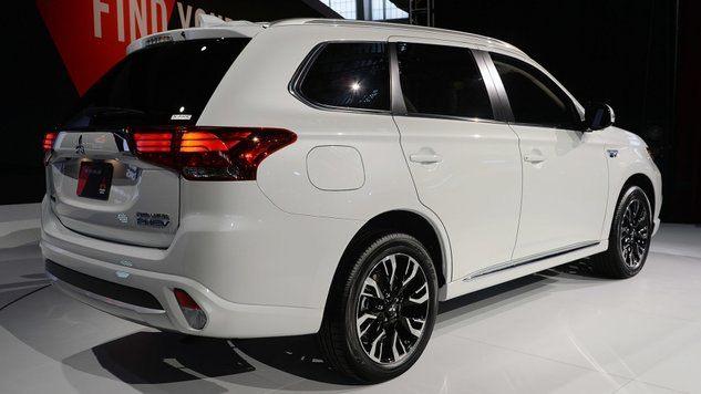 <p>Mitsubishi Outlander PHEV Makyajlı</p>
