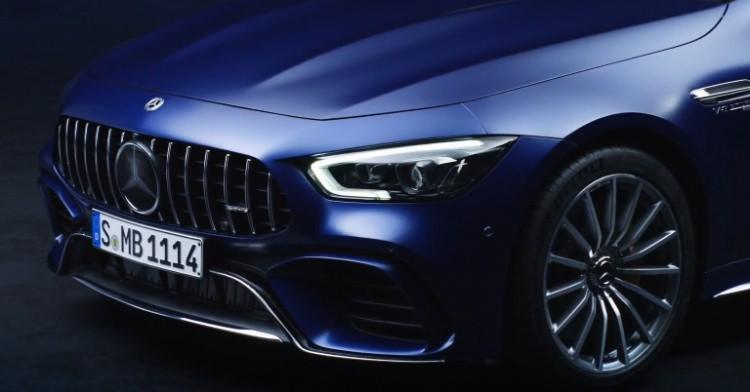 <p>Mercedes-AMG GT 63 S <br />
<br />
Mercedes'in performans araçlarından biri olan AMG GT Coupe, dört kapılı olmasına rağmen oldukça spor bir havaya sahip.</p>