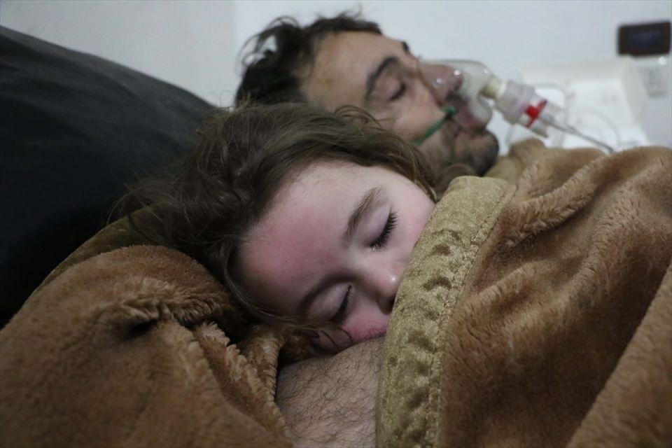 <p>Doğu Guta'daki AA muhabirlerinin b&ouml;lgedeki tıbbi kaynaklardan edindiği bilgiye g&ouml;re, rejim g&uuml;&ccedil;leri abluka altındaki Doğu Guta'nın Sakba ve Hammuriye beldelerinde sivil yerleşimlerine zehirli gazlı saldırılar d&uuml;zenledi.</p>

<p>&nbsp;</p>
