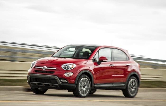 <p>Fiat - Fiat, 2017 model yeni 500L ve 500X araçlarda 40 bin liraya 15 ay yüzde sıfır faizli kredi kampanyası düzenliyor. 2018 model Egea Sedan 25 bin lira peşinat ve ayda 1.380 liradan, Egea Hatchback ise 25 bin lira peşinat ve ayda 1.475 liradan başlayan taksitlerle alınabiliyor.</p>