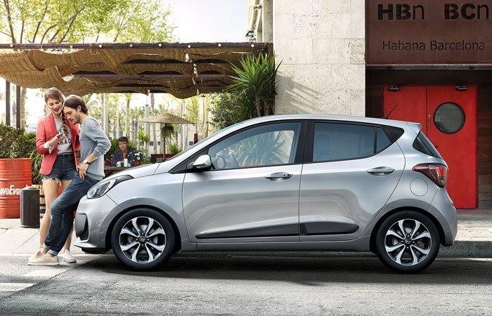 <p>Hyundai - Hyundai i20 ve i10'da ise 2 bin 500 liraya varan nakit indirimi veya 20 bin lira 15 ay yüzde sıfır faiz imkanı bulunuyor. Marka, IONIQ Hybrid modelinde ise 60 bin liraya 24 ay yüzde 0,99 faizli kredi kullandırıyor. Accent Blue'da ise 4 bin liraya varan nakit indirimi bulunuyor. Elantra ve Tucson için 50 bin lira, i30 için de 60 bin lira kredi 24 ay yüzde 0,99 faizle sunuluyor.</p>