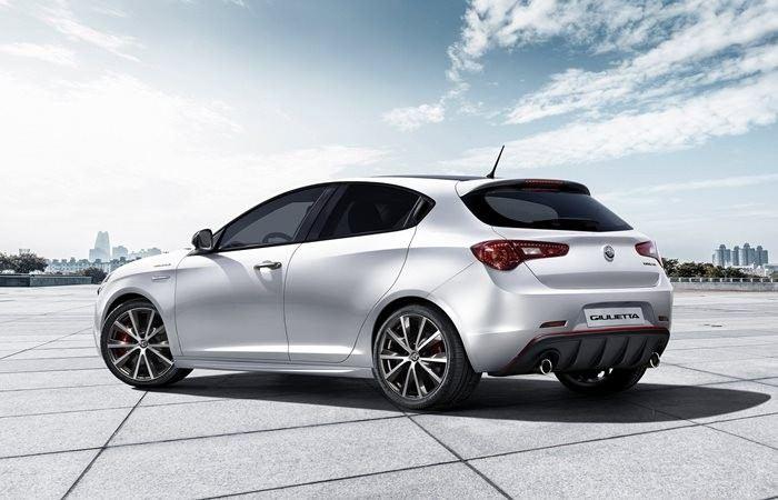 <p>Alfa Romeo - Alfa Romeo'nun 2017 model Giulietta Super modelleri, "Yarısı Şimdi, Yarısı Seneye" ödeme fırsatıyla otomobilseverlerin karşısına çıkıyor. Mart ayına özel yüzde 1,28 faizli kampanya kapsamında 74 bin 200 liralık ilk ödeme Mart 2018’de, geri kalan ödeme Mart 2019’da gerçekleştirilebiliyor.</p>
