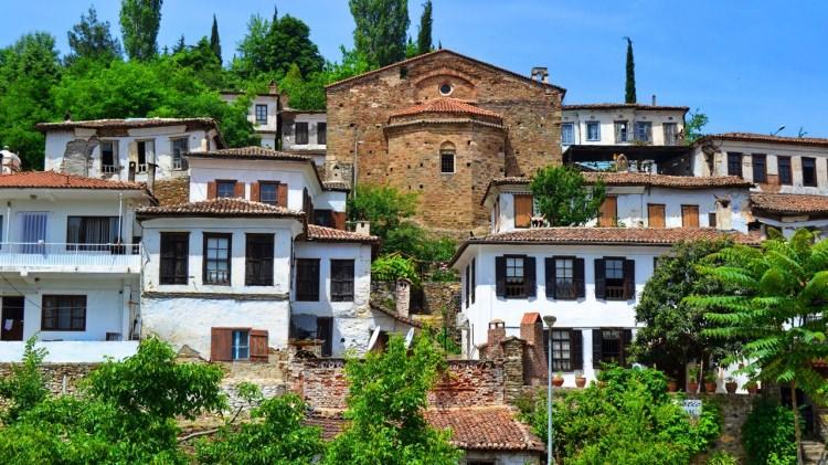 <p>Her köşesi cennet olan ülkemizde öyle yerler var ki ölmeden önce mutlaka görülmesi gereken birer kültür hazineleri. İşte Türkiye'de en çok ziyaret edilmesi gereken yerler...</p>
