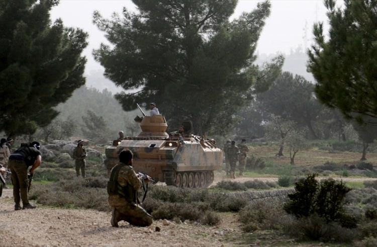 <p>Zeytin Dalı Harekâtı’nda 46. gün geride kaldı. Afrin önündeki kritik Cinderes belde merkezinin etrafındaki stratejik noktalar havadan ve karadan bir bir vurulurken TSK ve ÖSO, Afrin’in Harabat Çaranlı, Çaranlı ve Şirkan köylerini de PYD/PKK’lı teröristlerden temizleyerek Şeran belde merkezini de teröristlerden temizledi.</p>
