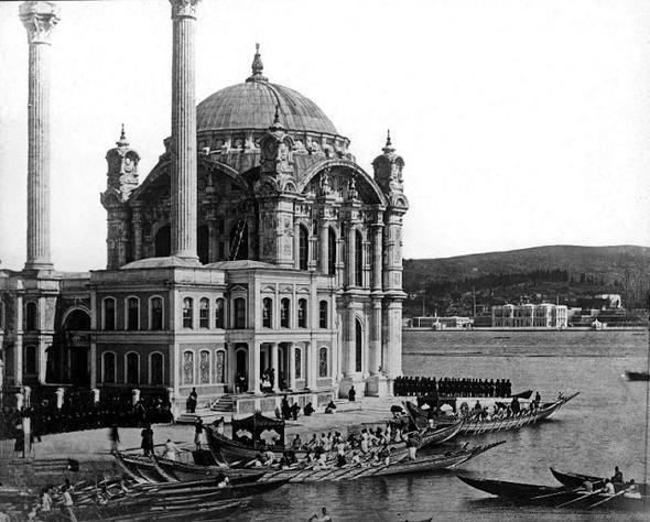 <p>Ortaköy Camii</p>

<p> </p>
