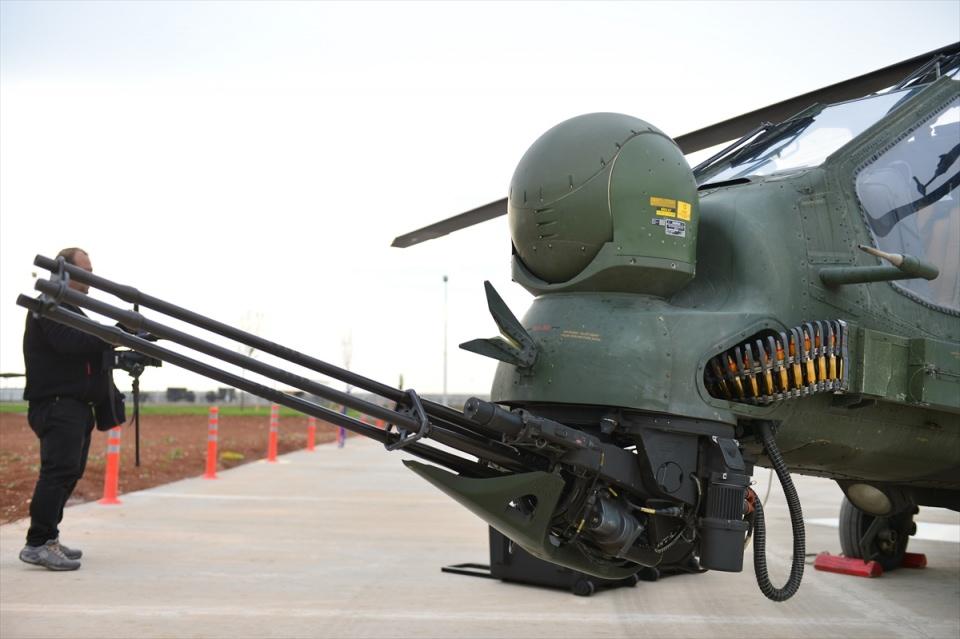 <p>ATAK taarruz helikopterleri, 20 milimetrelik 3 namlulu topu, 70 milimetrelik 2,75 inçlik roketleri, lazer güdümlü cirit füzesi, uzun menzilli anti tank silahı ve ısı güdümlü stinger füzesi ile dosta güven düşmana korku veriyor.</p>

<p> </p>
