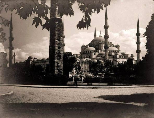 <p>Sultan Ahmet Camii</p>

<p> </p>
