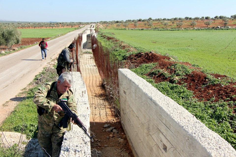 <p>Türk Silahlı Kuvvetleri'nce (TSK) başlatılan 'Zeytin Dalı Harekatı' ile Afrin kırsalındaki teröristlerin denetimindeki yerleşim alanları ve stratejik noktalar özgürleştiriliyor. </p>

