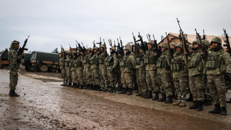 <p>Darmık Dağı ve Bülbül Köyünün ele geçirilmesi: 1-2 Şubat 2018’de Bülbül Beldesi ve Darmık Dağı ele geçirilerek kuzey sektördeki en kritik te-rör hedefleri temizlendi. Böylelikle harekatın cephesi genişletilip Kilis’in Gülbaba Köyü karşındaki harekat alanları birleştirilerek kuzey sektöründeki sınır güvenliğine önemli bir katkı sağlandı.</p>
<p> </p>