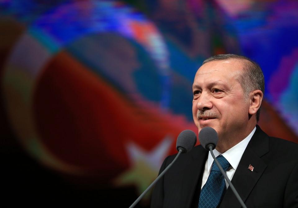 <p>Cumhurbaşkanı Recep Tayyip Erdoğan, Beştepe Millet Kültür ve Kongre Merkezi'nde, Liseliler Destan Yazıyor Şiir ve Kompozisyon Yarışması Ödül Töreni'ne katıldı.</p>

<p> </p>
