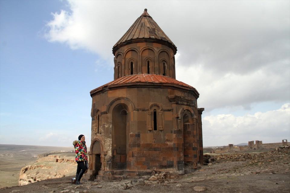 <p><strong>"Bütün dünyanın buraya gelmesi lazım"</strong></p>
<p>İngiliz vatandaşı Stephen Hargrave de Ani'ye hayran kaldığını ancak bir kaç hafta öncesine kadar Ani'den haberinin olmadığını ifade etti.</p>