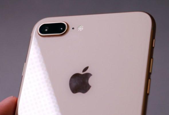 <p>Apple A11 Bionic işlemciyi bu cihazda da kullanan Apple, yine bu cihazı da 3 GB RAM ve 64 GB / 256 GB olmak üzere iki farklı depolama seçenekleriyle sunuyor.</p>

<p> </p>
