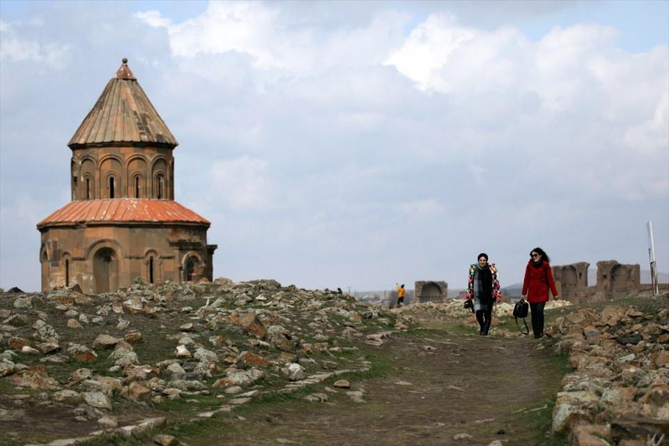 <p>Hamleci, "Herkese buraya gelmesini tavsiye ediyorum. Ani'yi haberlerde gördüm çok merak ettim, hayatta ne bekleyeceğimi bilmiyordum çıktım geldim, çok büyük bir sürpriz oldu, beklentimin üstünde çok çok mükemmel bir yer gördüm. Tekrar geleceğim. </p>