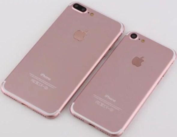 <p><strong>12- iPhone 7 ve iPhone 7 Plus </strong><br />
<br />
Apple, iPhone 7 ile birlikte kullanıcılarına 4.7 inç'lik bir ekran deneyimi sunuyor, Ayrıca cihaz 1960 mAh bataryadan besleniyor. 12 MP arka kameraya sahip olan cihazın ön kamerası ise 7 MP. Apple A10 Fusion işlemcinin kullanıldığı telefon, 2 GB RAM'e sahip ve 32 / 128 / 256 GB olmak üzere üç farklı depolama alanı ile sunuluyor.</p>
