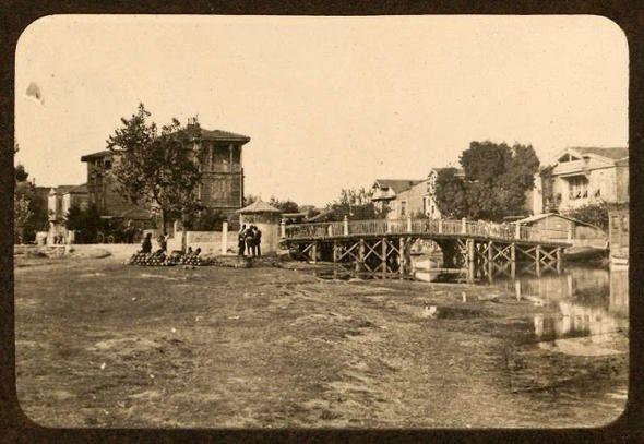 <p>Moda'da bir köprü</p>

<p> </p>
