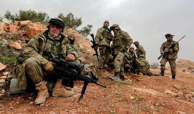 <p> </p>

<p>HAREKATIN KAZANIMLARI</p>

<p>Afrin ilçe merkezinin ele geçirilmesiyle birlikte birinci safhada virgül konulan yerden devamla Afrin’in kuzeybatısındaki kırsal alanların da kısa zamanda ele geçirilecektir. Harekatın üçüncü safhasının Afrin’in doğusundaki Minak Hava Alanı ve Tel Rıfat hattında gelişeceğini beklemek yanıltıcı olmaz. Bu safha ise Rusya ile ayrı bir istişareyi gerektirebilir.</p>

