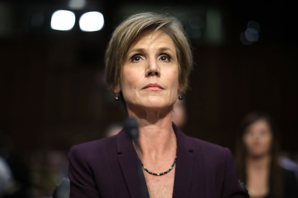<p><span style="color:#FFD700"><strong>SALLY YATES</strong></span><br />
<span style="color:#FFFFFF">Adalet Bakanı Vekili</span></p>
<p><span style="color:#FFD700"><strong>30 OCAK 2017</strong></span><br />
Vize yasağına ilişkin davaları savunmayacağını açıklaması üzerine Trump'ın görevine son verdiği ilk isim oldu.</p>
<p> </p>
<p> </p>