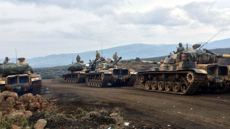 <p>Öncelikli taktik hedeflerin ele geçirilmesi: 21-24 Ocak 2018 (harekatın üçüncü günü) Afrin kırsalına girilen alanlardan bazıları ele geçirildi. Ku-zey doğu cephesinde; Burseya Dağı etekleri, kuzey cephesinde Hay Oğlu, Şeyh Obası, Mersava, Şeyh Horoz ve Mahmud Uşağı köyleri, batı cephe-sinde Adamanlı, Harmanlık ve Hamam köyleri ele geçirilerek ileri harekat için mevziler kazanıldı.</p>

<p> </p>
