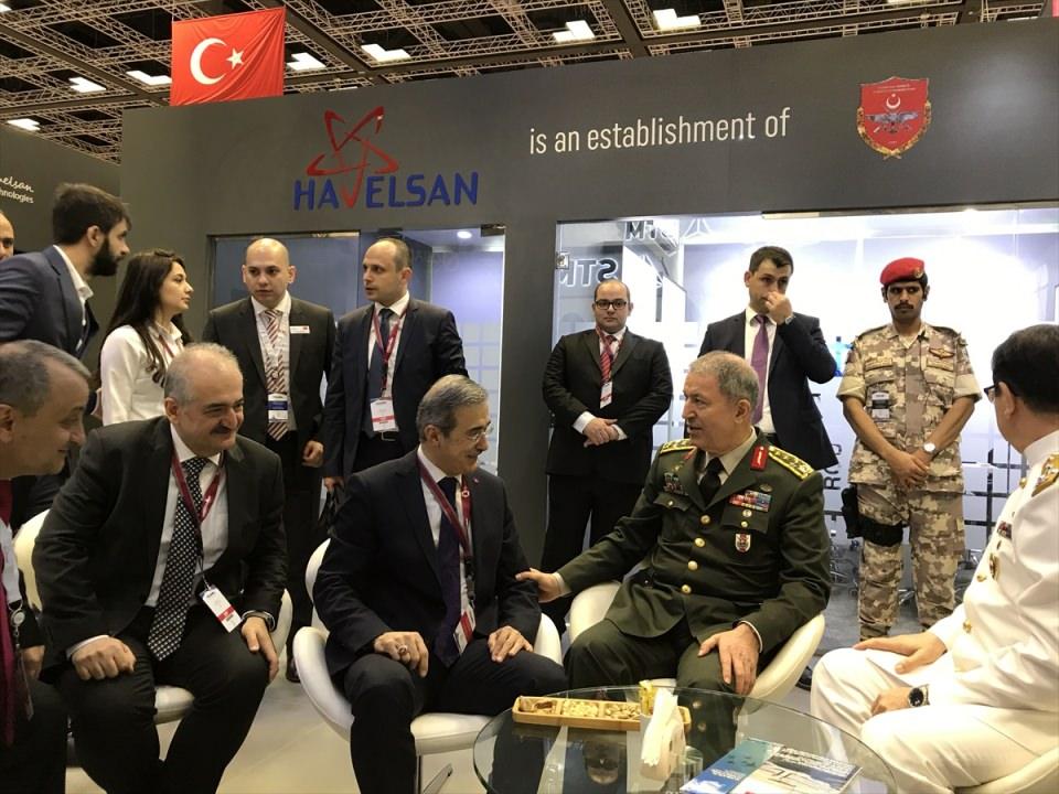 <p>DIMDEX 2018, Katar'ın başkenti Doha'daki Katar Ulusal Kongre Merkezi'nde başladı. Fuarın açılışına Milli Savunma Bakanı Nurettin Canikli, Genelkurmay Başkanı Orgeneral Hulusi Akar, Savunma Sanayii Müsteşarı (SSM) İsmail Demir de katıldı.</p>
<p> </p>