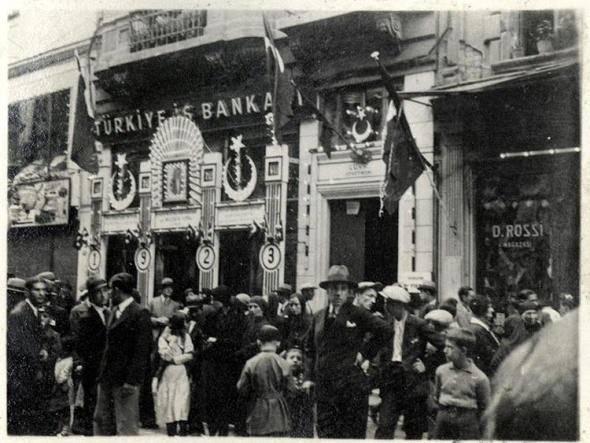 <p>Cumhuriyet Bayramı kutlamalarından bir kare</p>

<p> </p>

