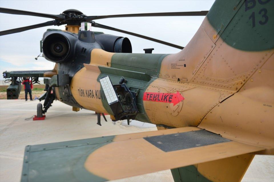 <p>Kilis'te, Türk Silahlı Kuvvetlerinin (TSK) "Zeytin Dalı Harekatı" kapsamında görev alan yerli üretim T-129 ATAK helikopterinin tanıtımı yapıldı. </p>
