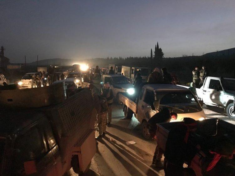 <p>ÖSO güçleri, bugün sabahın erken saatlerinde PKK/YPG'li teröristlerden arındırılması hedeflenen Afrin'e kentin güneydoğusundan girmeye başladı.</p>

