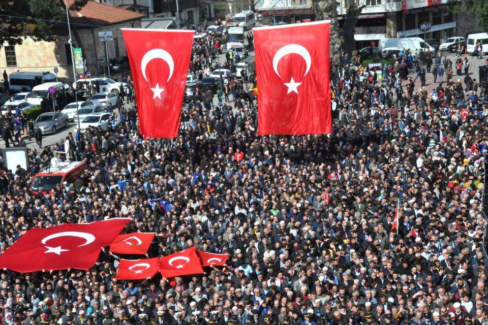 <p>Bakan Tüfenkci, şehidin eşi Ayşe Kart, babası İlhan Kart, annesi Nurlu Kart ve yakınlarına başsağlığı diledi. </p>

<p> </p>
