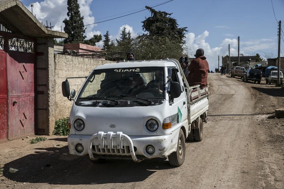 <p>Türk Silahlı Kuvvetlerinin Suriye'nin Afrin bölgesinde yürüttüğü Zeytin Dalı Harekatı sürerken, terörden temizlenen köylerde sivillerin yaraları sarılmaya çalışılıyor. </p>

<p> </p>
