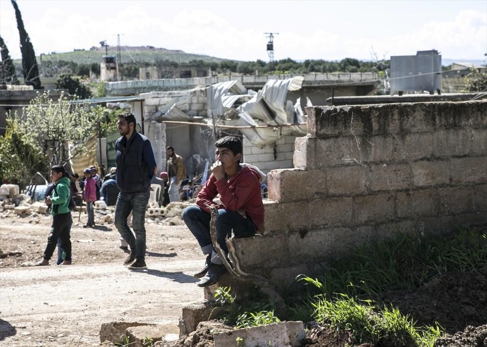<p>Köy sakinlerinden Saddam El Hasem, AA muhabirine, Türk askerinin gelmesiyle büyük bir sevinç yaşadıklarını söyledi. Allah'ın tüm Müslümanları korumasını temenni eden Hasem, şöyle devam etti:</p>

<p> </p>
