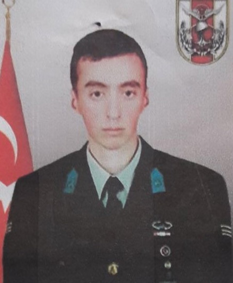 <p>Türk Silahlı Kuvvetlerinin Afrin'e düzenlediği Zeytin Dalı Harekatı'nda şehit olan askerlerimizi rahmetle anıyoruz.<br />
<br />
ASTSUBAY ÜSTÇAVUŞ MUSA ÖZALKAN - ANKARA</p>