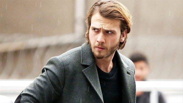 <p>Miray kendisi gibi oyuncu olan Aras Bulut İynemli'nin meğerse kuzenmiş </p>
<p> </p>