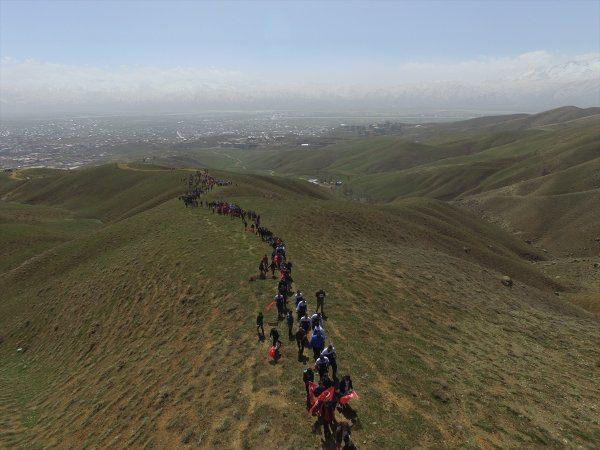 <p>Türk Silahlı Kuvvetlerinin (TSK) Afrin'de yürüttüğü Zeytin Dalı Harekatı'na destek sürüyor.</p>