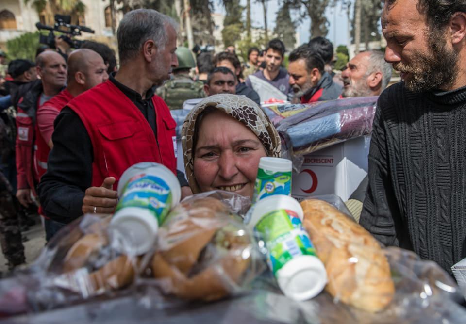 <p>Fırat Kalkanı'nda çok ciddi bir tecrübe edinildi. Şimdi de Afrin'de ihtiyaçlar tespit edilip ilgili yerel yöneticilerle beraber burada sıkıntıları gidermeye çalışacağız. Sivillerin ihtiyaçları bizim önceliğimiz.</p>