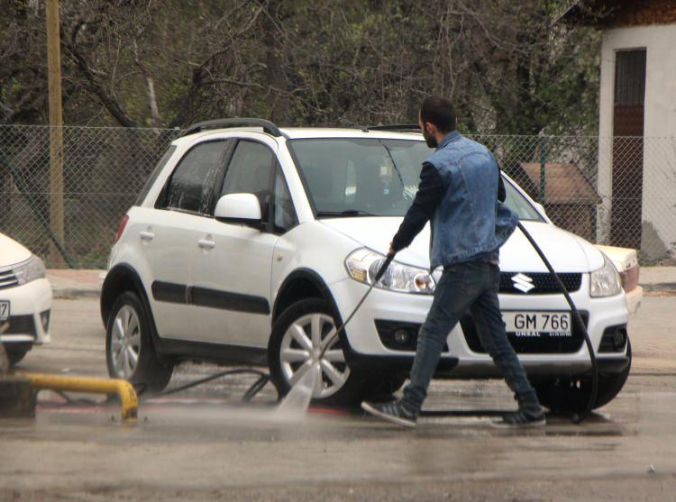 <p><strong>Sakarya’ya çamur yağdı</strong></p>

<p>Sakarya’da toz taşınımı sebebiyle akşam saatlerinden itibaren yağmur ile birlikte çamur yağdı. Sabah kalktıklarında yağan çamur sonrasında vatandaşlar araçlarını tanıyamadı. </p>
