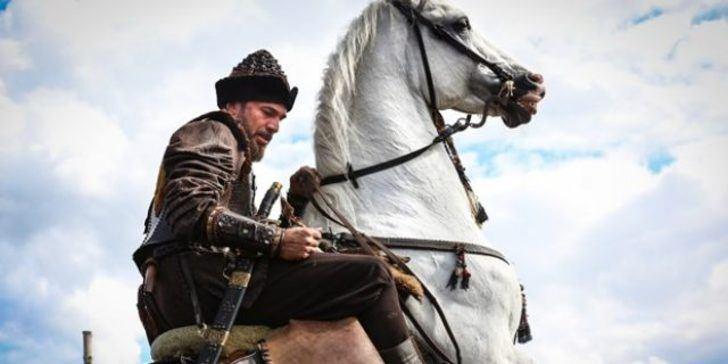 <p><strong>"Diriliş: Ertuğrul' Türkiye'de ve Ortadoğu'da izlenme rekorları kırıyor. Netflix'den izlenebilen dizi, bizlere Osmanlı İmparatorluğu'nun tarihini ve Müslüman olmanın gerçek anlamını öğretiyor"</strong> dedi.</p>