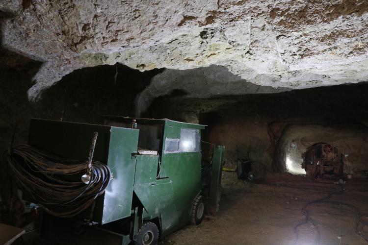 <p>Tünelleri ortaya çıkaran ÖSO bileşenlerinden Milli Ordu'nun Hamza Tümeni ve özel kuvvetleri, dağlarda arama çalışmalarına devam ediyor.</p>

<p> </p>
