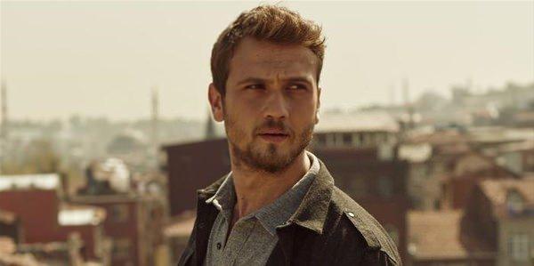 <p>İynemli de şu sıralarda şiddet sahneleriye tepki çeken ve sık sık RTÜK’e şikayet edilen Çukur dizisinde rol alıyor. </p>
<p> </p>
